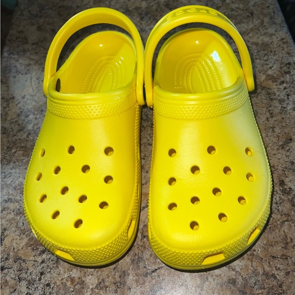 CROCS SIZE 6 WMNS - Picture 2 of 4
